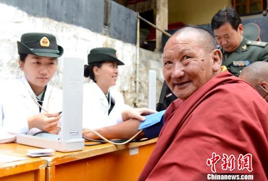 西藏军区总医院每年“抠”出4000万用于医疗扶贫