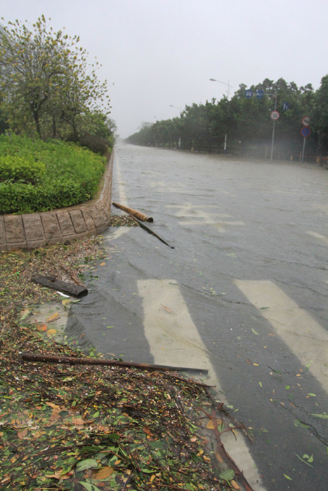 汕头内海湾海水已漫过汕头。