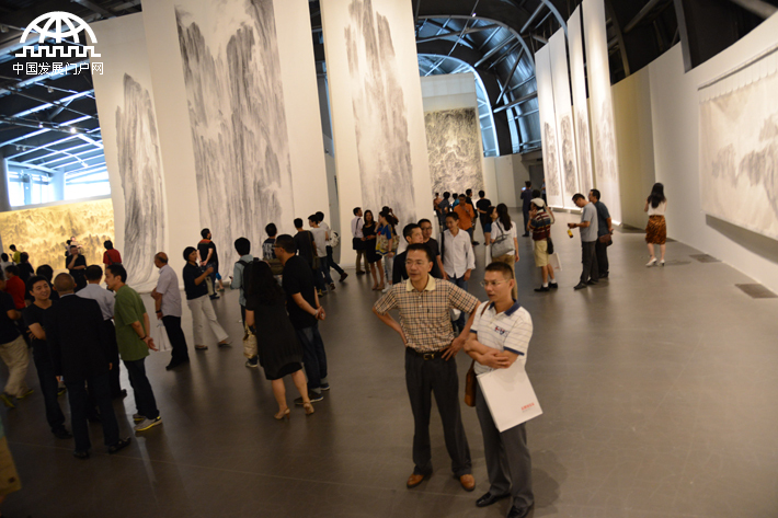 徐龙森山水画展南京开展，展出作品50余幅，展览将持续至10月10日。