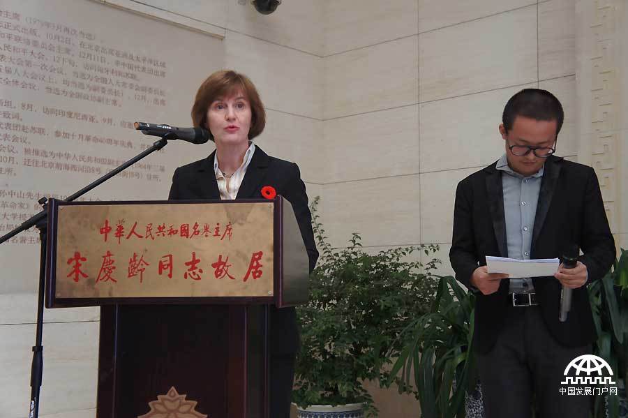 金秋十月，值此中加两国建交43周年之际，加拿大已故前总理皮埃尔·特鲁多先生四十年前访华老照片在北京宋庆龄故居展出，近50幅真实老照片呈现出四十年前那些见证中加友谊的历史瞬间。