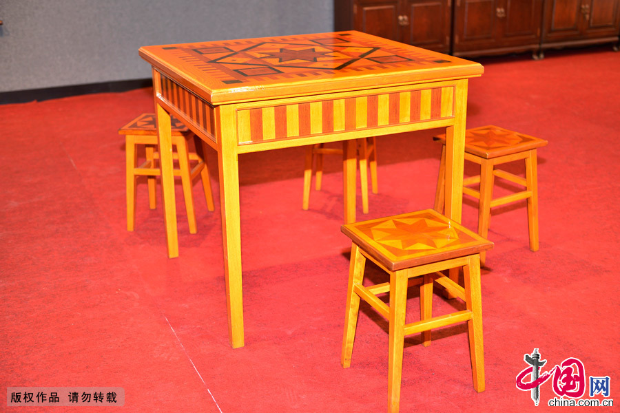 2013年11月22日，“紫檀的奥秘——中国紫檀博物馆馆藏珍品特展”，李瑞环亲手制作的家具成为展会一大亮点。