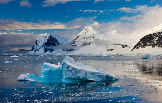 澳大利亚科学家近日宣布，首次在南极洲冰层之下发现金伯利岩矿藏，而这种矿石中通常都含有钻石。[每日邮报]