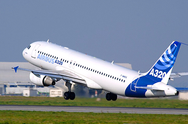 近日，一份由英国空中危险接近委员会（UK Airprox Board）提供的报告披露，一架A320民航客机险些与一个不明飞行物相撞。[资料图]