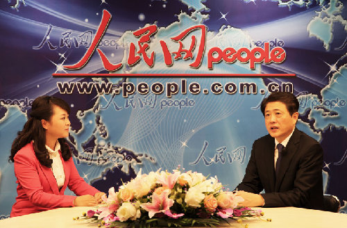 甘肃省委副书记、省长刘伟平做客人民网甘肃频道。（牟健 摄）