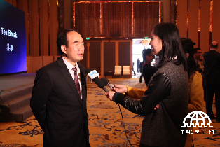 亚太总裁协会全球执行主席郑雄伟在第二届世界新兴产业大会上接受采访。