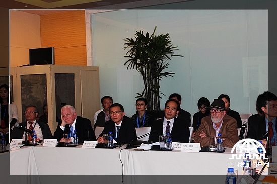 第二届世界新兴产业大会高端合作论坛会议现场。