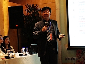 台湾淡江大学副教授徐郁辉在第二届世界新兴产业大会高端合作论坛上发表演讲。