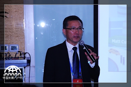 博彦科技集团副总裁熊国祥在第二届世界新兴产业大会高端合作论坛上发表演讲。