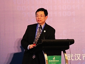 华中师范大学校长杨宗凯在第二届世界新兴产业大会世界数字服务产业发展论坛上发表演讲。