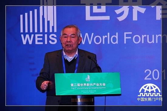 中国科学院院士、中国人工智能学会智能制造专业委员会主任熊有伦在第二届世界新兴产业大会世界智能制造产业论坛上发表演讲。