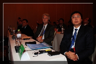 出席第二届世界新兴产业大会世界节能环保高层论坛的主要嘉宾。