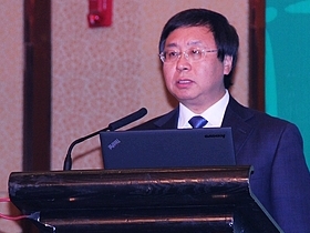 中国科学院生态环境研究中心主任、研究员，中国工程院院士曲久辉在第二届世界新兴产业大会世界节能环保高层论坛上发表演讲。