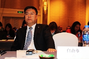 吉林省白山市政府代表。