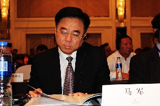 吉林省工信厅副厅长马军参加世界产业领袖大会。