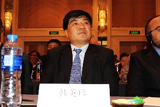 吉林省商务厅副厅长韩英珍参加世界产业领袖大会。