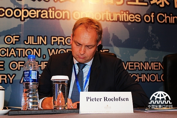 印度塔塔集团塔塔钢铁欧洲首席战略官皮特·洛弗森参加世界产业领袖大会。