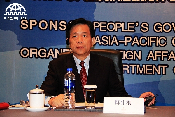 吉林省委常委、副省长陈伟根参加世界产业领袖大会。