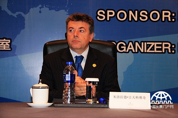 波黑众议院第一副议长米洛拉德·日夫科维奇参加世界产业领袖大会。