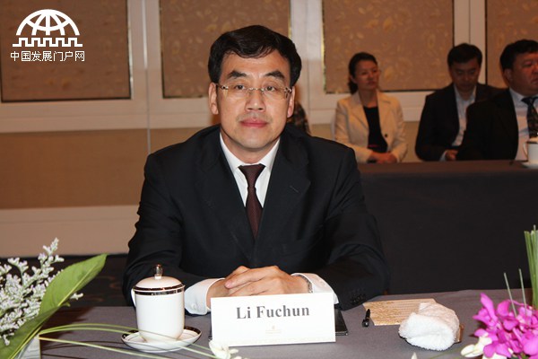 吉林省政府秘书长李福春参加世界产业领袖大会