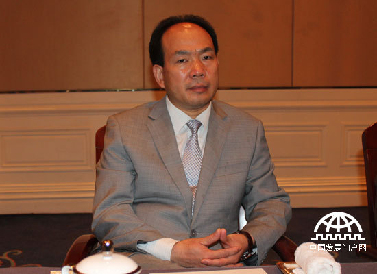 亚太总裁协会全球执行主席郑雄伟参加世界产业领袖大会。
