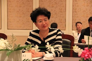 吉林省委常委、秘书长房俐参加世界产业领袖大会