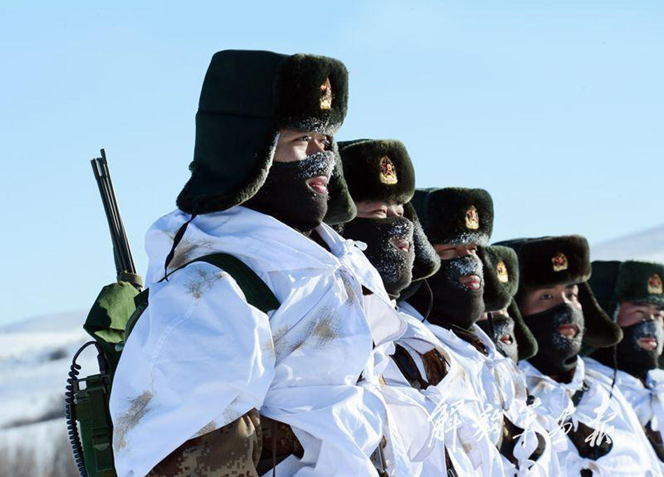 军方公布习近平视察照 吃西红柿炒鸡蛋_中国发