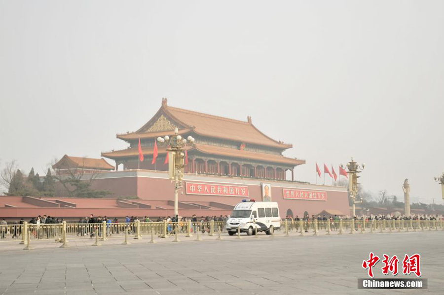北京遭雾霾空气质量严重污染 PM2.5数值超400(高清组图)【2】