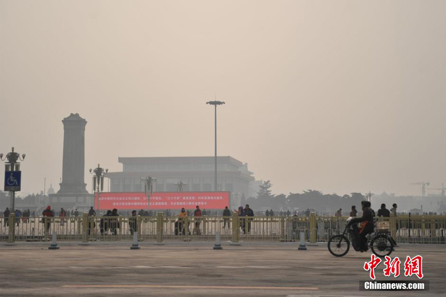 北京遭雾霾空气质量严重污染 PM2.5数值超400(高清组图)【5】