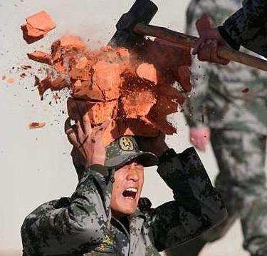 北京军区部队叫停大批表演性课目 包括硬气功