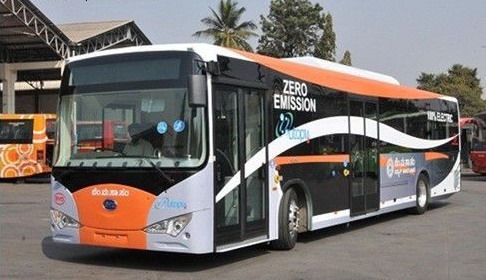 印度首辆电动公车正式投入使用 “零排放”无污染 大获好评