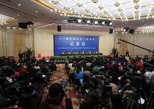加强环境保护 建设美丽中国 吴晓青出席两会记者会并答记者问