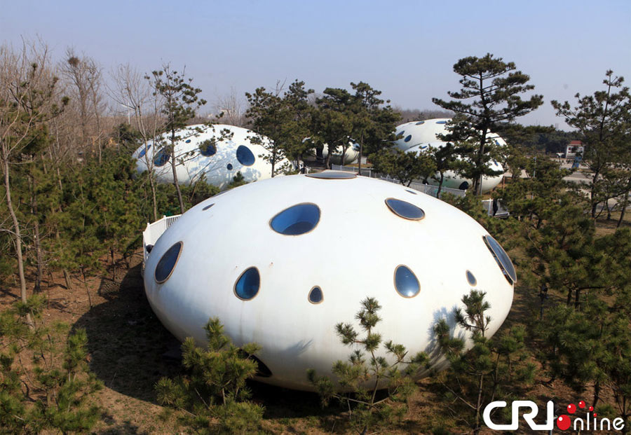 山东日照海滩惊现“UFO”建筑群(高清组图)【2】