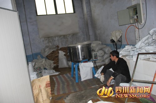 眉山:塑料厂收旧桶造4万劣质饮水桶被查