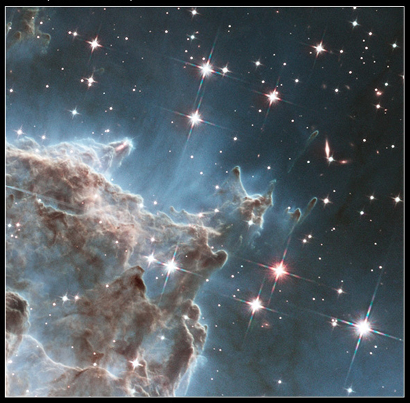 当地时间3月17日，NASA发布一组由哈勃望远镜捕捉的猴头星云（NGC 2174）绚丽图片，纪念哈勃望远镜24岁“生日”。