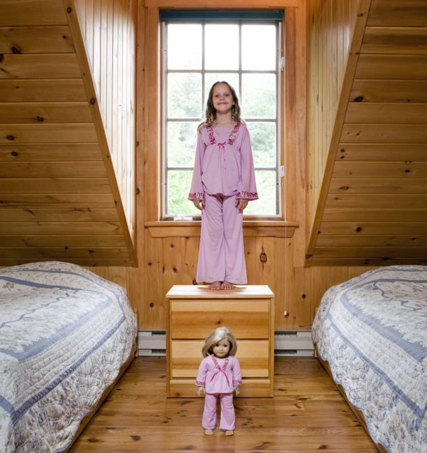 意攝影師拍50余國兒童的玩具世界