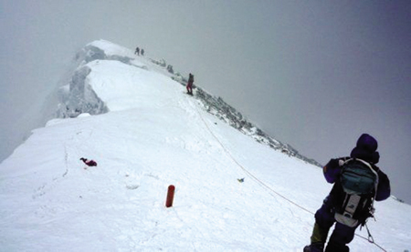 珠峰发生迄今最严重登山事故 已13人遇难多人失踪
