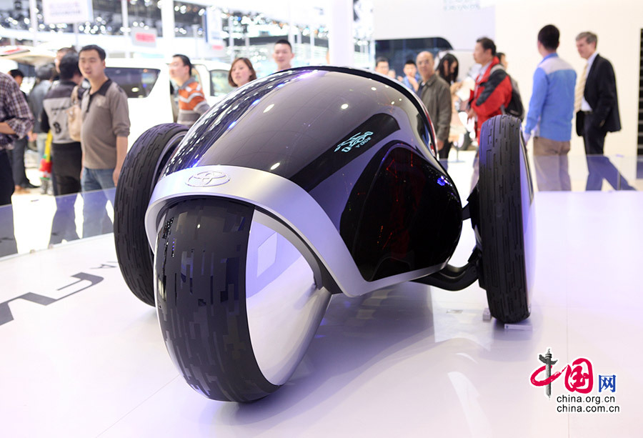 丰田新能源概念车FV2亮相北京国际车展。
