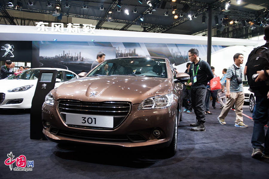 The 2014 Beijing International Automotive Exhibition opens to public on its trade day, 21 April, 2014. Tens of thousands visitors rush into the exhibition center in Beijing, capital of China, to get a closer look of the latest models from world renowned auto makers. [Photo by Chen Boyuan / China.org.cn]