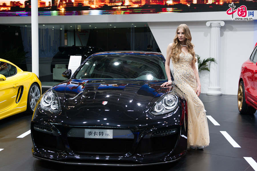 A car model poses for photo on Monday, April 21, 2014, at the 2014 Beijing International Automotive Exhibition, which officially opens to public on this day. The auto expo will last until April 29. [Photo by Chen Boyuan / China.org.cn]