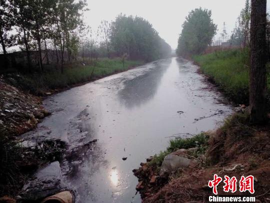 河南虞城回应工业园污水染黑河道:为“达标废水”
