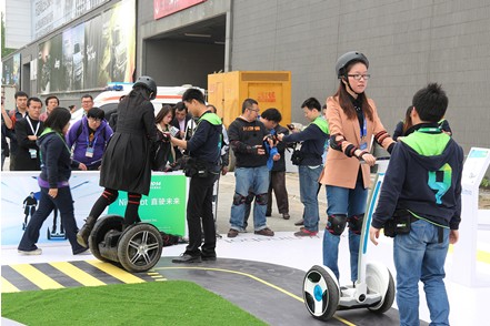 北京国际车展：志愿者倡导绿色出行