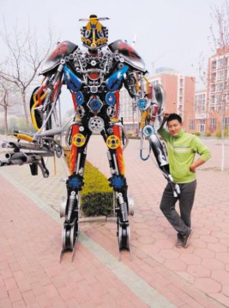十余大学生废品站淘“宝”造出高大上“机器人”