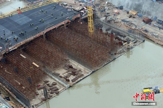 全国多地遭暴雨袭击 城市变泽国(组图)_中国发