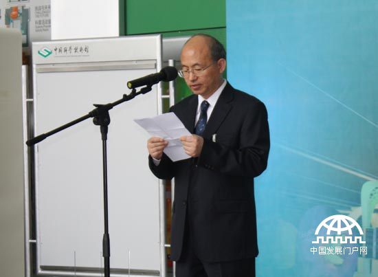 5月13日下午，由中国科学院、中国科学技术协会、德国马普学会共同主办的“科学隧道3.0”在中国科技馆开幕，展览将持续到6月23日。分别以宇宙、物质、生命、复杂性、大脑、健康、能源、社会等八大主题预测科学技术如何在未来几十年改变我们的生活。图为中国科学院张亚平副院长。中国发展门户网王振红拍摄