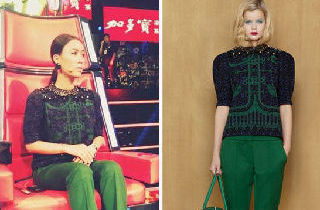 那英穿着Louis Vuitton 2012早秋系列的绿色上衣和九分裤，马尾发型简单利索，宽肩设计适合她的霸气，领口的装饰也恰到好处，整体感觉英姿飒爽！这身造型对于她来讲，真的很赞！