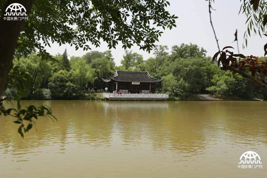 扬州瘦西湖园林美景 一路楼台直到山