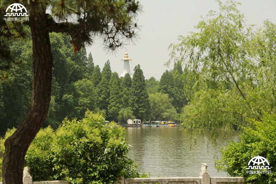 扬州瘦西湖园林美景 一路楼台直到山