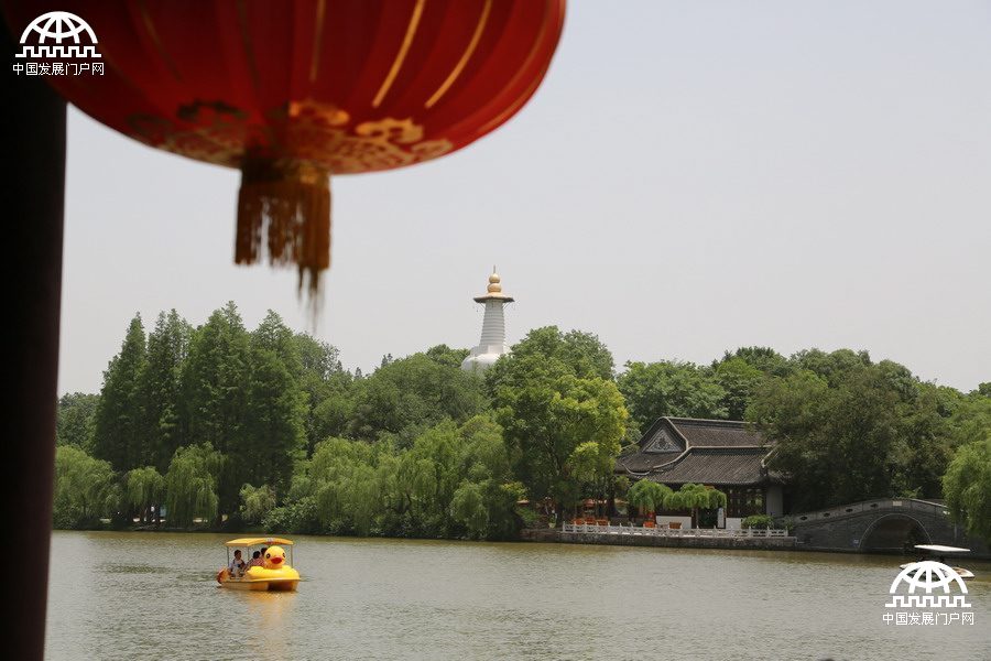 扬州瘦西湖园林美景 一路楼台直到山