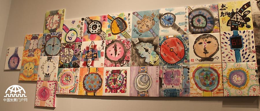 在“六一”国际儿童节到来之际，中国人民大学附属小学（简称人大附小）“中国梦·少年梦——纪念‘六一’国际儿童节暨师生美术作品展”于2014年5月27日在中国国家博物馆举行，展览截至6月5日。这是国家博物馆首次为小学生举办美术展览。本次展览精选人大附小师生们历时三年创造的3160件作品。王振红拍摄