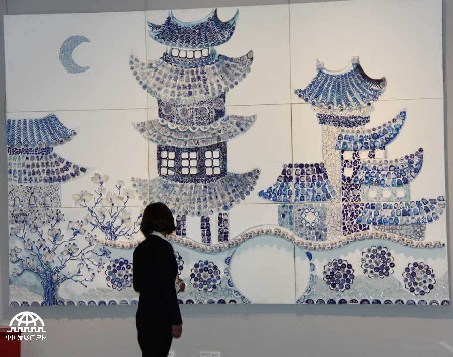 在“六一”国际儿童节到来之际，中国人民大学附属小学（简称人大附小）“中国梦·少年梦——纪念‘六一’国际儿童节暨师生美术作品展”于2014年5月27日在中国国家博物馆举行，展览截至6月5日。这是国家博物馆首次为小学生举办美术展览。本次展览精选人大附小师生们历时三年创造的3160件作品。王振红拍摄